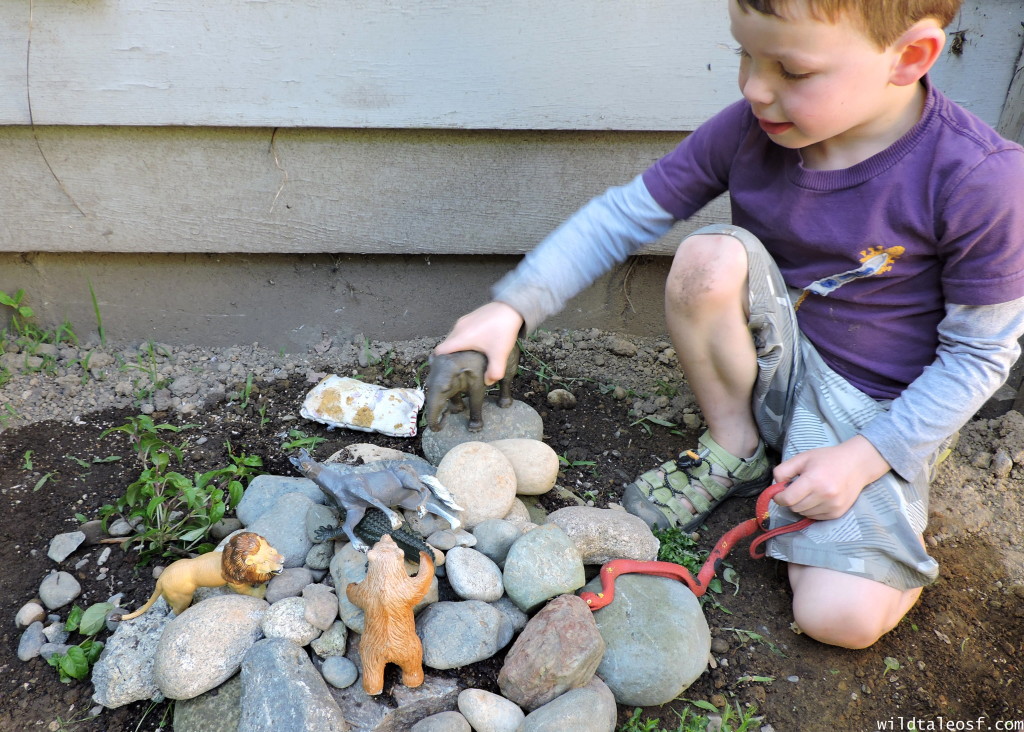 Easy Backyard Activity: Build a Mini-Rockery | Wildtalesof.com