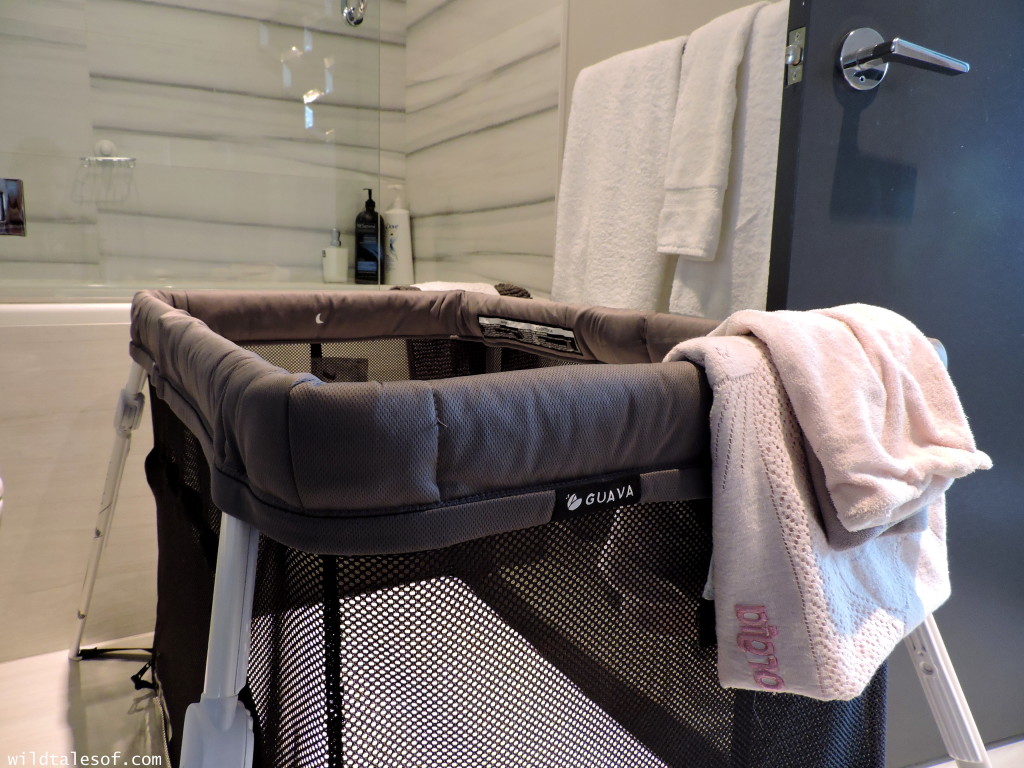 lotus baby travel crib